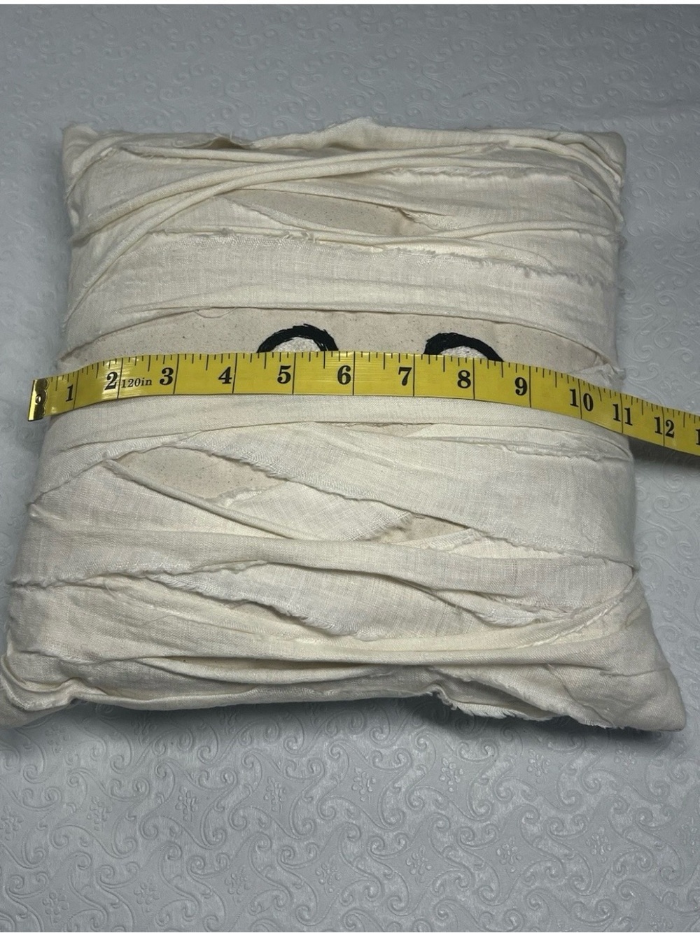 Pottery Barn Halloween Mummy Cream Throw Pillows Set of 2 Vtg - Picture 9 of 11